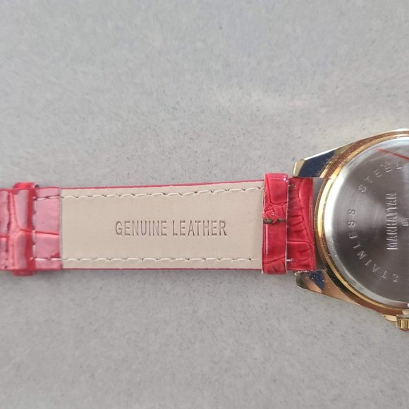 NWT Red Manhattan Watch - Picture 11 of 11